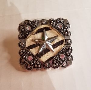 BHW magnetic pendant j102